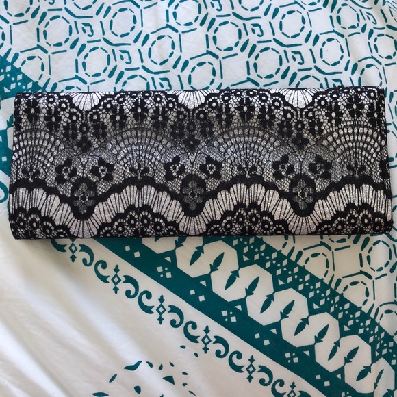 Sliver and black clutch - Picture 3 of 5